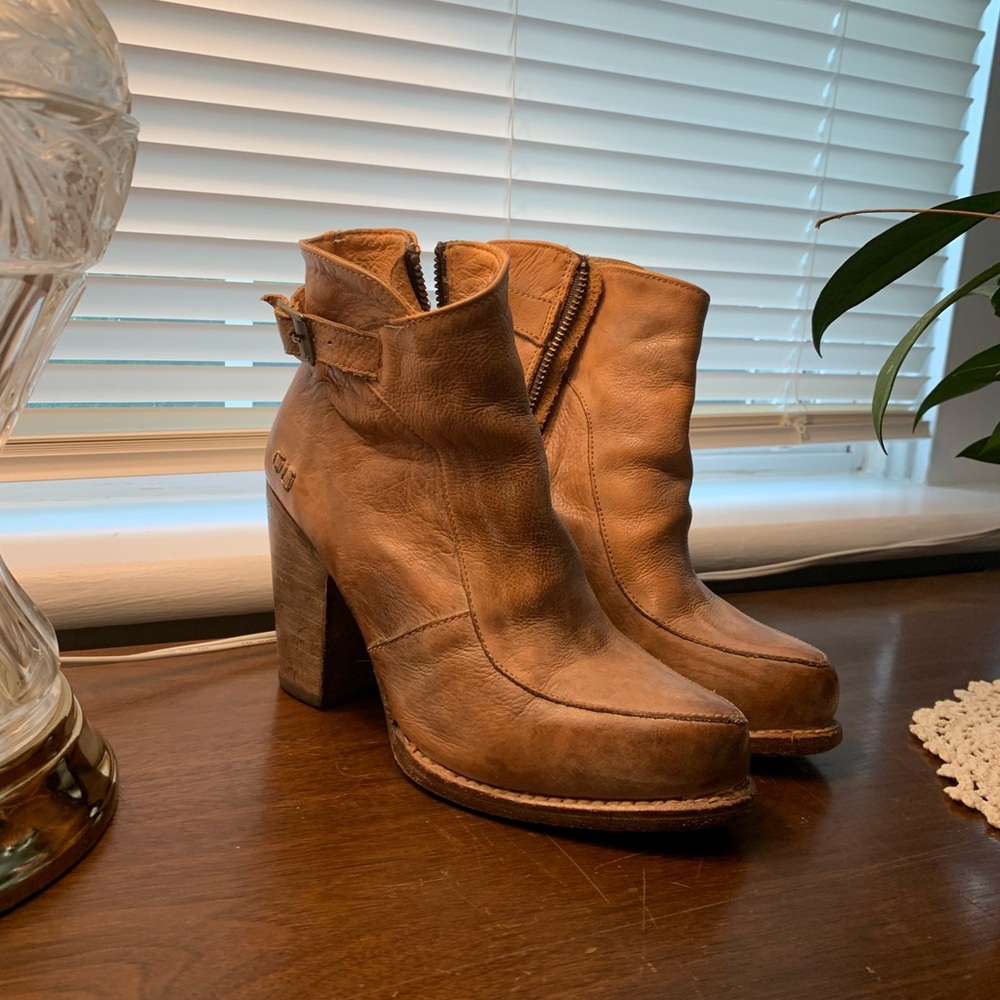 Bed Stu ISLA ankle booties genuine vegetable tanned leather. Size 5.5